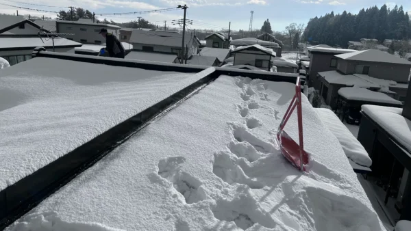 屋根雪おろし作業　秋田県 大仙市